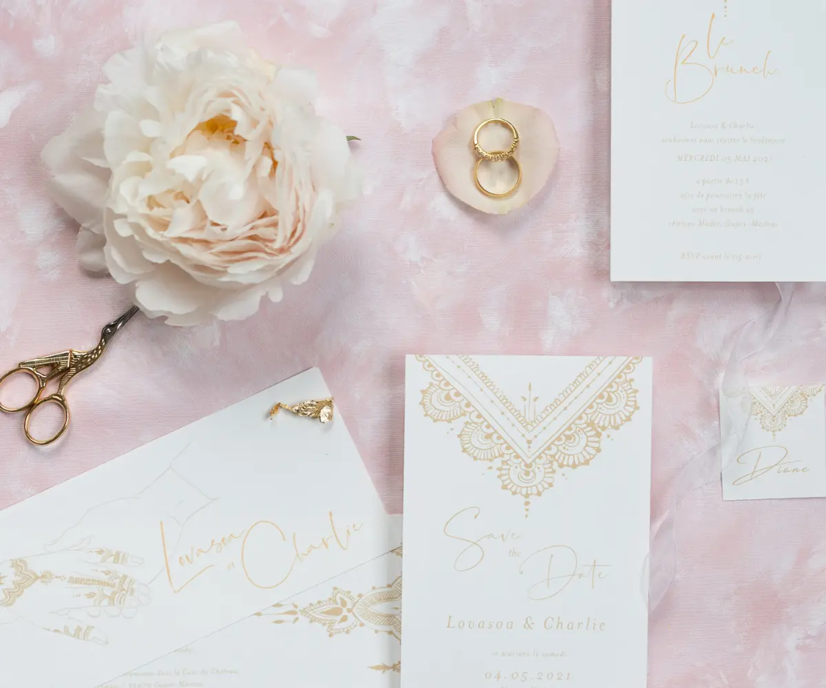 Papeterie de mariage élégante, détails raffinés définissant le thème et l’ambiance d’un mariage haut de gamme
